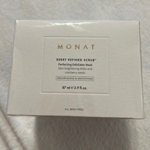 Monat Berry Refined Scrub